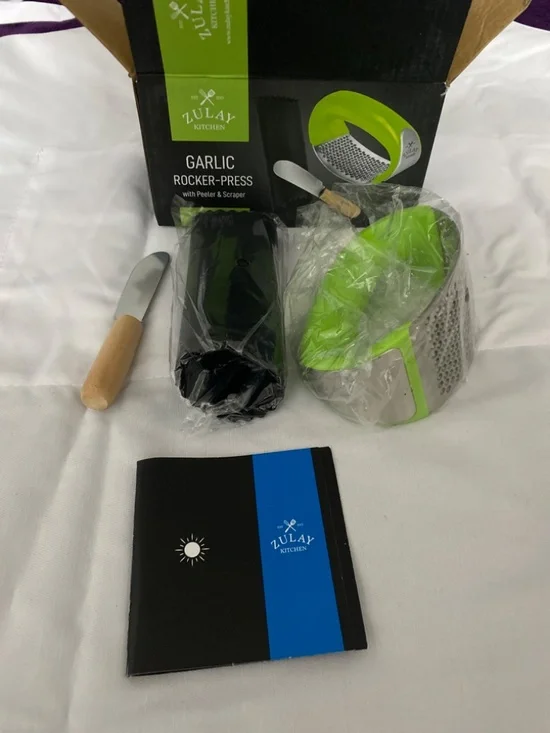 Zulay Kitchen Garlic Rocker Press Set - New In Box - Picture 4 of 6